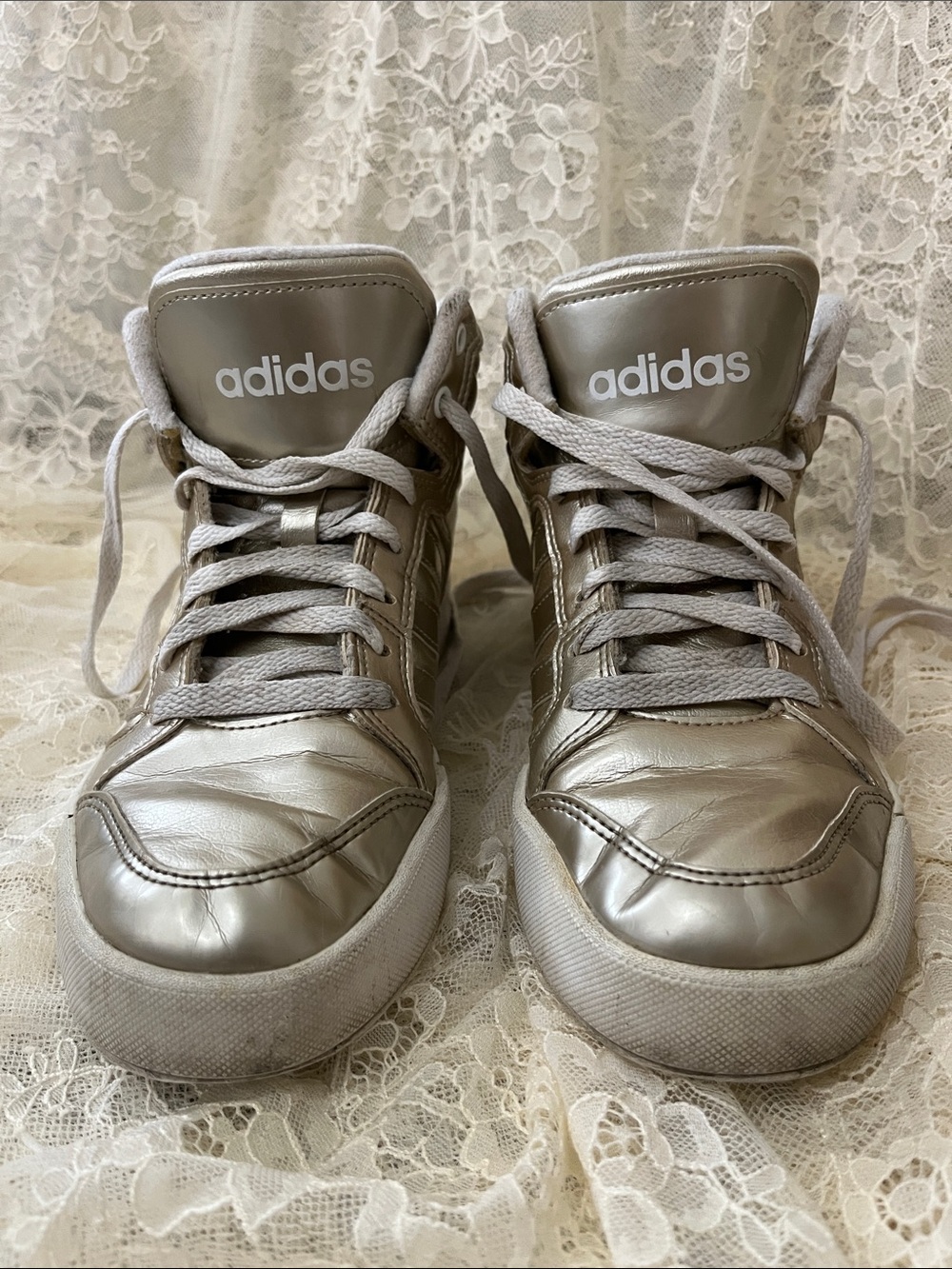 Adidas Neo Raleigh
Mid sneakers size 6.